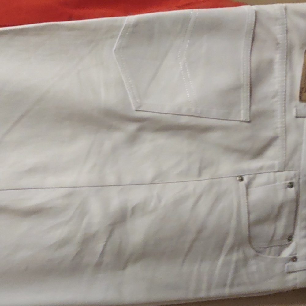White Beyond the Limit jeans